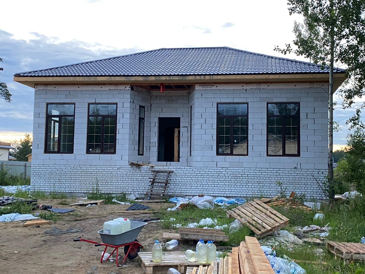 Монтаж шатровой крыши и кровли в Высоковске и Московской области